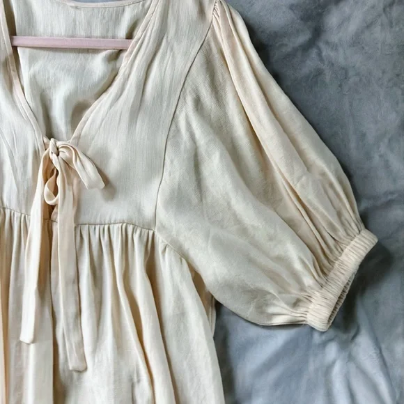 Elegant Cream Women's dress - Picture 3 of 4